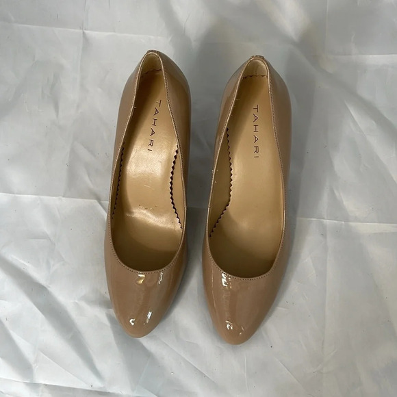 TAHARI Westerly Nude Tan Patent Leather Pumps Shoes Heels Neutral Size 6 - Picture 7 of 11